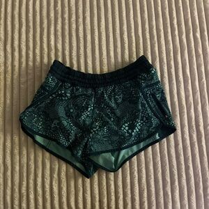 lululemon athletica Green Patterned Athletic Shorts Tracker Size 10